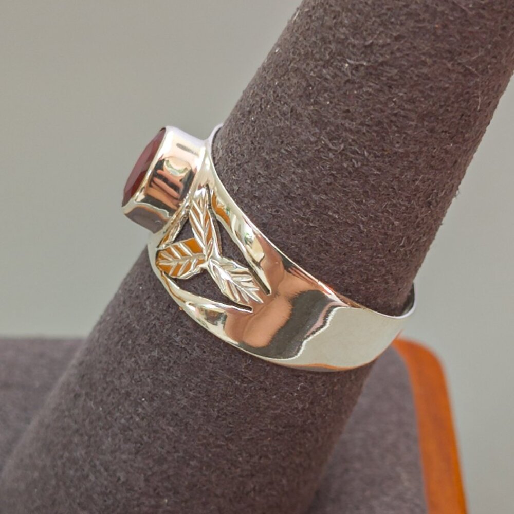 Sterling Silver Leaf Band Ring With Ruby Bezel Se… - image 3